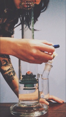 flower-hearted-hippie:  I love clean bongs but I am so lazy, and never keep up with it. 👀 