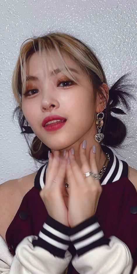 Ryunjin (Itzy) Lockscreens