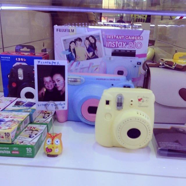 Gona buy a Polaroid camera! Which one should I get? #polaroidcamera #pic #photographs