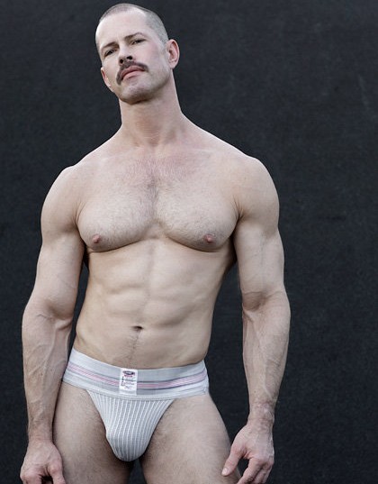 barebackbcn: MUSCLES AND JOCKSTRAP