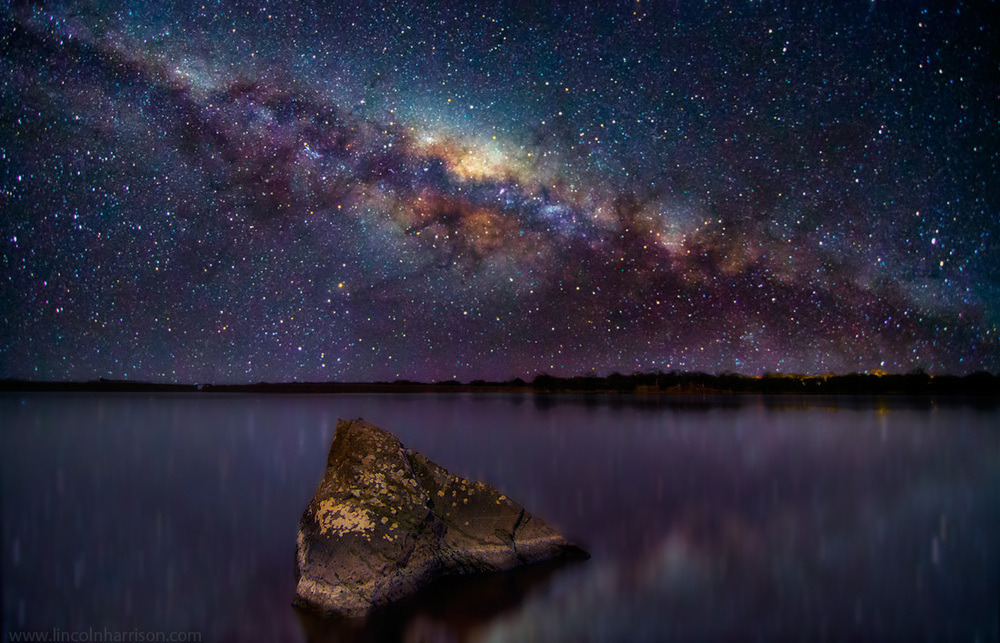 odditiesoflife:  Stars Become the Night  Australian photographer Lincoln Harrison