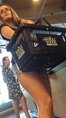 creepshots:  Whole Foods hottie via CreepShots.com