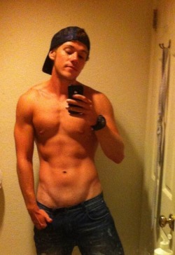 nakedguyselfies:  If you live in the sunshine coast region (QLD)   CLICK HERE! Or if you think he’s hot why not check out some other Hot Aussie guys featured on my favourite gay porn website!? You’ve got nothing to lose, so why not check it out