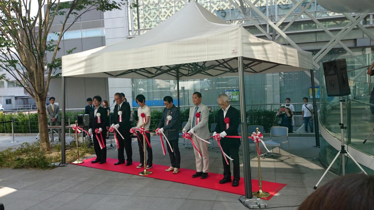 fuku-shuu:  Isayama Hajime has just cut the red ribbon at the opening of the Shingeki