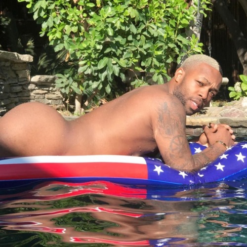 bootyissues: Todrick Hall, drag race judge and yotuber 4th of july insta photo (now deleted)