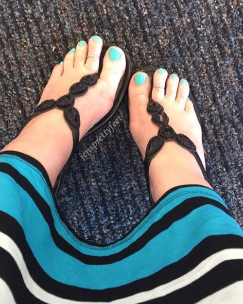 jensprettyfeet: Happy Friday #feet #foot #socks #prettyfeet #jensprettyfeet #soles #toes #toespreads