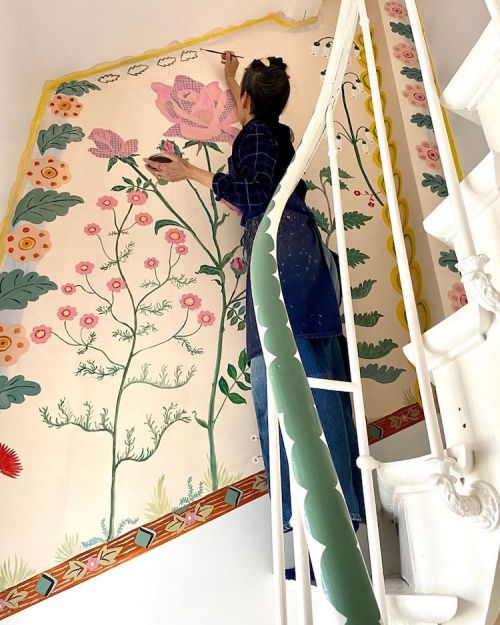 magicalhometoursandstuff:French artist Nathalie Lété spent the quarantine painting her whole house.L