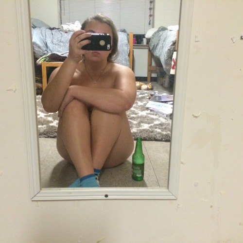 oblivioussweettarts:  Need a friend to chill adult photos