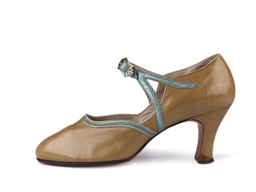 Olive colour leather pumps with waisted heel, closing with a strap with centrally located metal buck