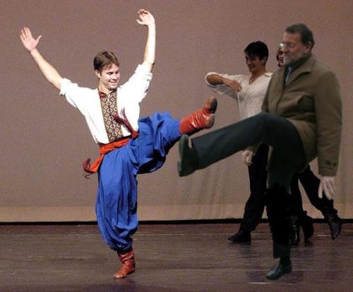 yodiscrepo:  Mariano Rajoy otra vez ayudando a crear montajes en Photoshop.  