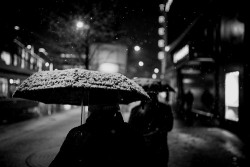 whitenes-s:  Snowy umbrella by akarakoc