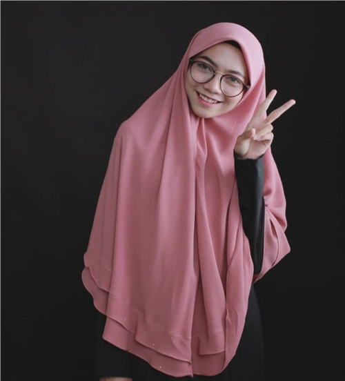 falcoeye: nur-syafiqah: Siapa ade gf tudung labuh yg suka share gamba bogel or tunjuk nenen? Cuba sh