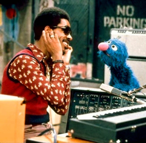 soundsof71:Stevie Wonder AND GROVER on Sesame Street! 1973, and yet, eternal
