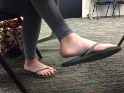 sexycandidfeet:  distracted during class