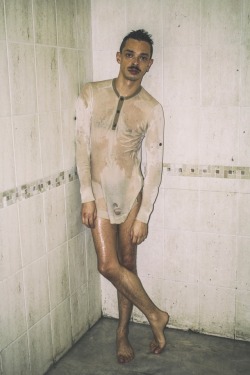 Maudeloco:  Kinda Wet  Instagram @Ivanbooker