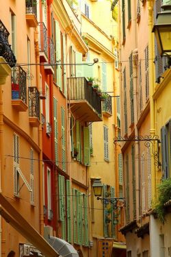 bellasecretgarden:  Rue Basse, Monaco (via