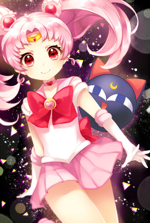 セーラームーン（シリーズ）、ちびうさ、セーラーちびムーン、ルナＰ、matatabi dango、ボー、スカート、ティアラ、ブローチ、ヘアピン、チョーカー、レッドボー、ショートヘア、ツインテール、ロンググローブ、ピンクのスカート、プリーツスカート、カウボーイショット、一人、ダブルお団子、女一人、宝飾、手袋、白い手袋、カメラ目線、笑顔、縛られた髪、セーラー襟、赤目、ピンクの髪、髪飾り、魔法少女