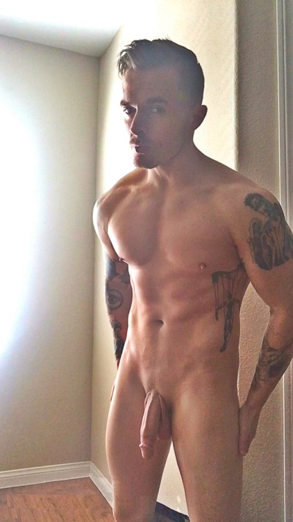 homoerotic-bromance:  http://homoerotic-bromance.tumblr.com/ adult photos