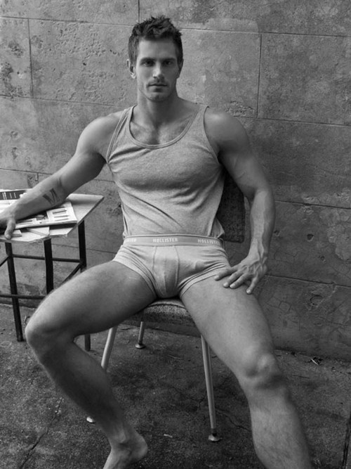 rawandripe:  omnomnomen:  Chris Bailey.  (via jpanda88) click here and press space bar for more rawandripe 