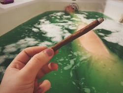 stonerr-boner:  Guardian of the forest bath bomb 🌿🍃🌲🛁