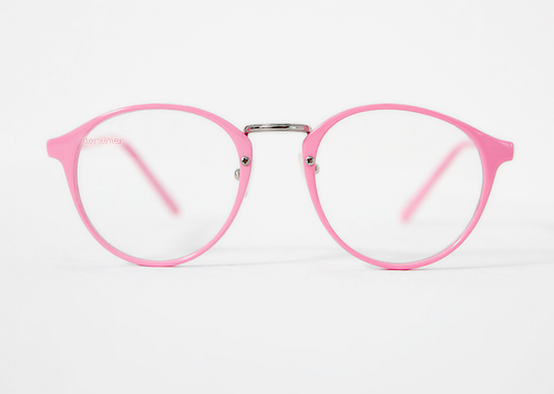 positivelypinkie:  mahouprince:  Does anyone know where I can buy prescription glasses similar to these? I’m looking for an upgrade ;A;  I’d love a pair like this too. I have some glittery pink and black vogues but they’re so modern. I want something