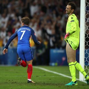 kinggriezmann:  Okay but who has a better booty? 