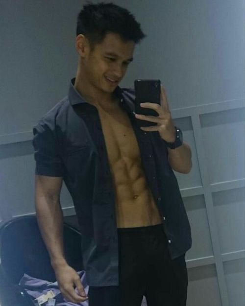 fuckyeahsgbois:  anakkampungperantauan: shamklang77:  Suke body mcm ni  fuh   Cute but was cuter before he bulked up