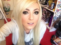 jessicanigri:  Looking through my phone and I found a crap ton of old photos/selfies! haha