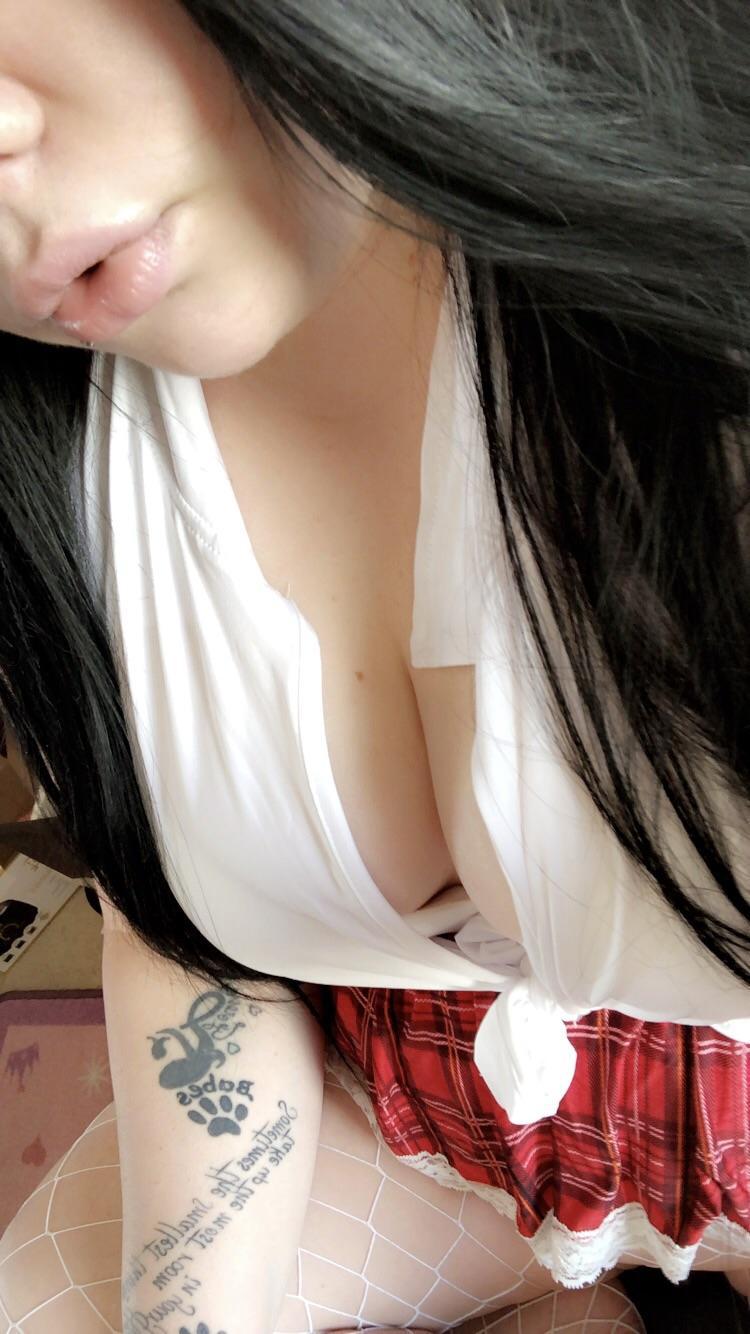 hugelovedezire:  Snapchat - Girlygirltease