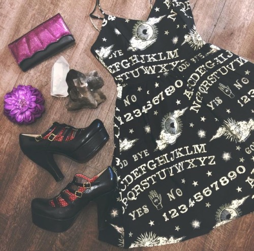 Channeling some dark vibes with this outfit 🔮🖤 PS the dress glows in the dark! 🙌 At the boutique or https://blamebetty.com/ ✨