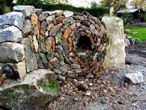 jedavu:Bricklayer Transforms Stone into Hypnotically Detailed SculpturesJohnny Clasper’s hypnotic fr