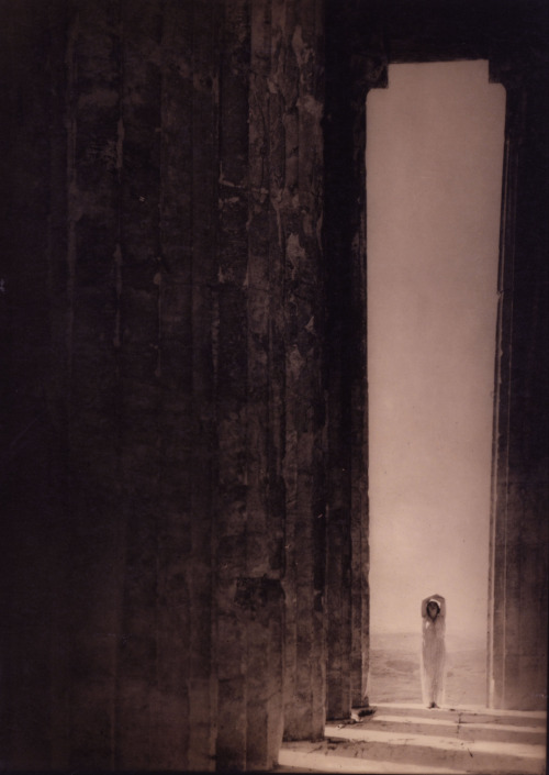 Isadora Duncan in the Parthenon, Athens, Edward Steichen, 1921. 