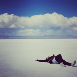 quesearock:  El tiempo no me mueve, yo me muevo con el tiempo… (en salar de uyuni) 