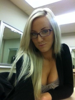 selfshotmag:  Feeling lonely? Start Dating Now! It’s FREE!
