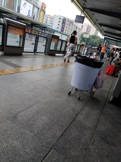 艹得她，上下蹭我