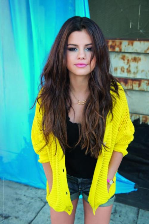 ckings:  SEL LOOKING GOOD YO 