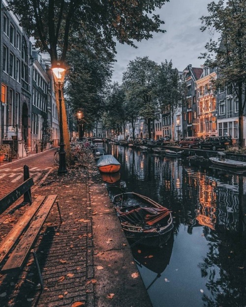 saxiquine:  romantictemptations:  welcome to beautiful Amsterdam   Would love to visit some time in the future.Autumn in Amsterdam looks Amazing 😍🥰