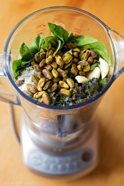 foodffs:  Kale, Spinach and Basil Pesto Baked PastaReally nice recipes. Every hour.Show me what you cooked! 