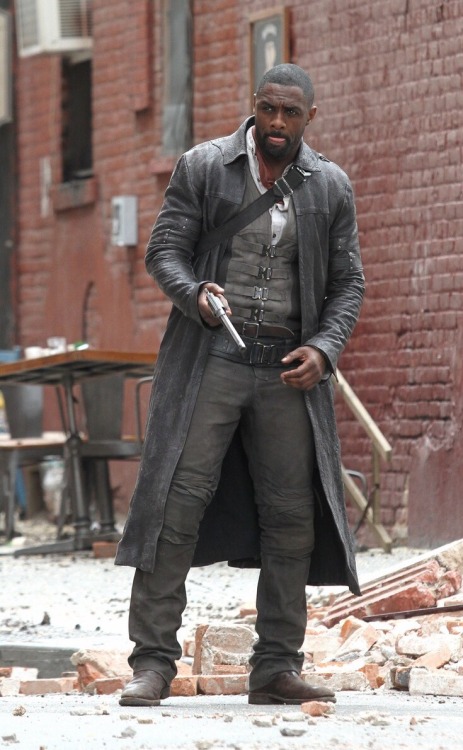 razztazticffn:dailydris:Idris Elba and Jackie Earle Haley on set of “The Dark Tower”Protect the Beam