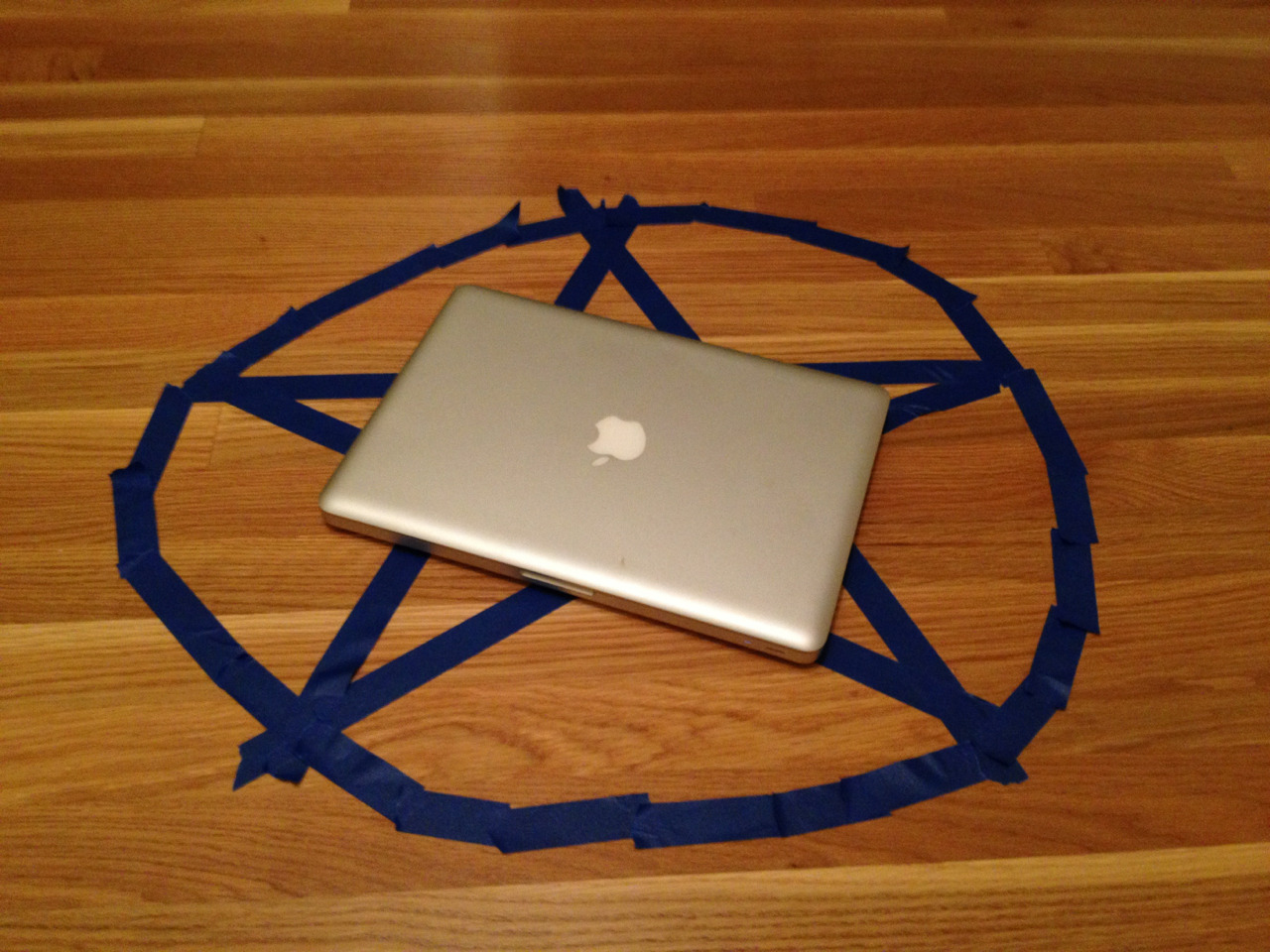 jbarrowman:  i got the new tumblr so i immediately made a pentagram and started performing