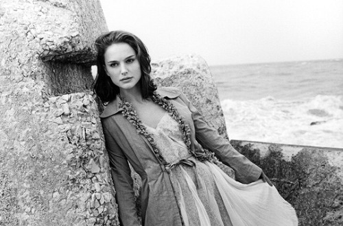 theforcesource:Natalie Portman photographed by Sonia Sieff (2005)