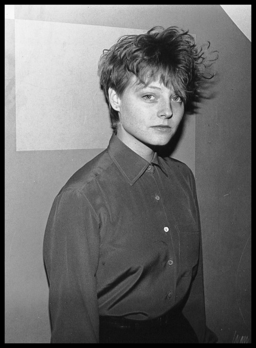 lostpolaroids:Jodie Foster photographed by a classmate at Yale University; 1984 #YOOOOOOOOOOOO#gurl#jodie foster