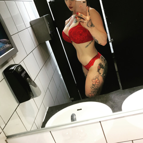stripper-locker-room:  https://www.instagram.com/mtltania/
