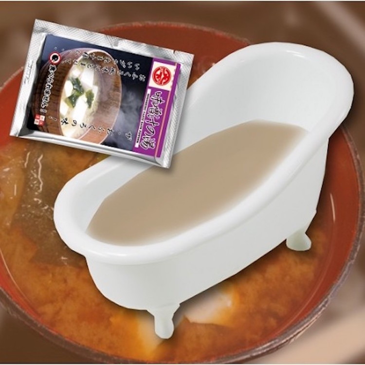 mymodernmet:Unusual Japanese Trend Uses Food-Scented Bath Powders to Turn the Tub