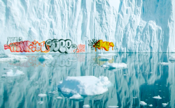 dntty:  154mm:  fohk:  WORLD’S FIRST GRAFFITI ON POLAR ICEBERGS   Why is this still going around  Foreal