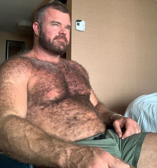 hairy-fairies12:fhabhotdamncobs: W♂♂F     (WARNING!   No “Pretty Boys” here.) He’s such a handsome