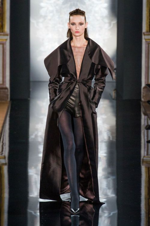 sofiazchoice:Valentin Yudashkin A/W ‘14 | Paris Fashion WeekCool, sexy outfit