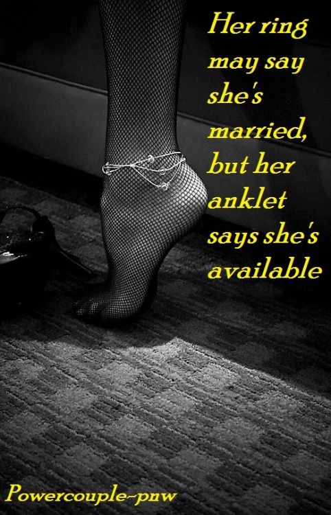 cameltoe72: cameltoe72:Wife always wears her anklet I would so fuck her