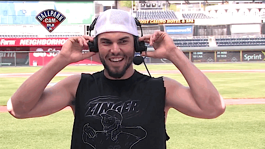gfbaseball: Eric Hosmer gets a little butt tap from Alex Gordon mid-interview