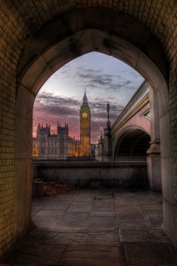 crescentmoon06:  Big Ben at sunset by Michael Cavén  *sigh*